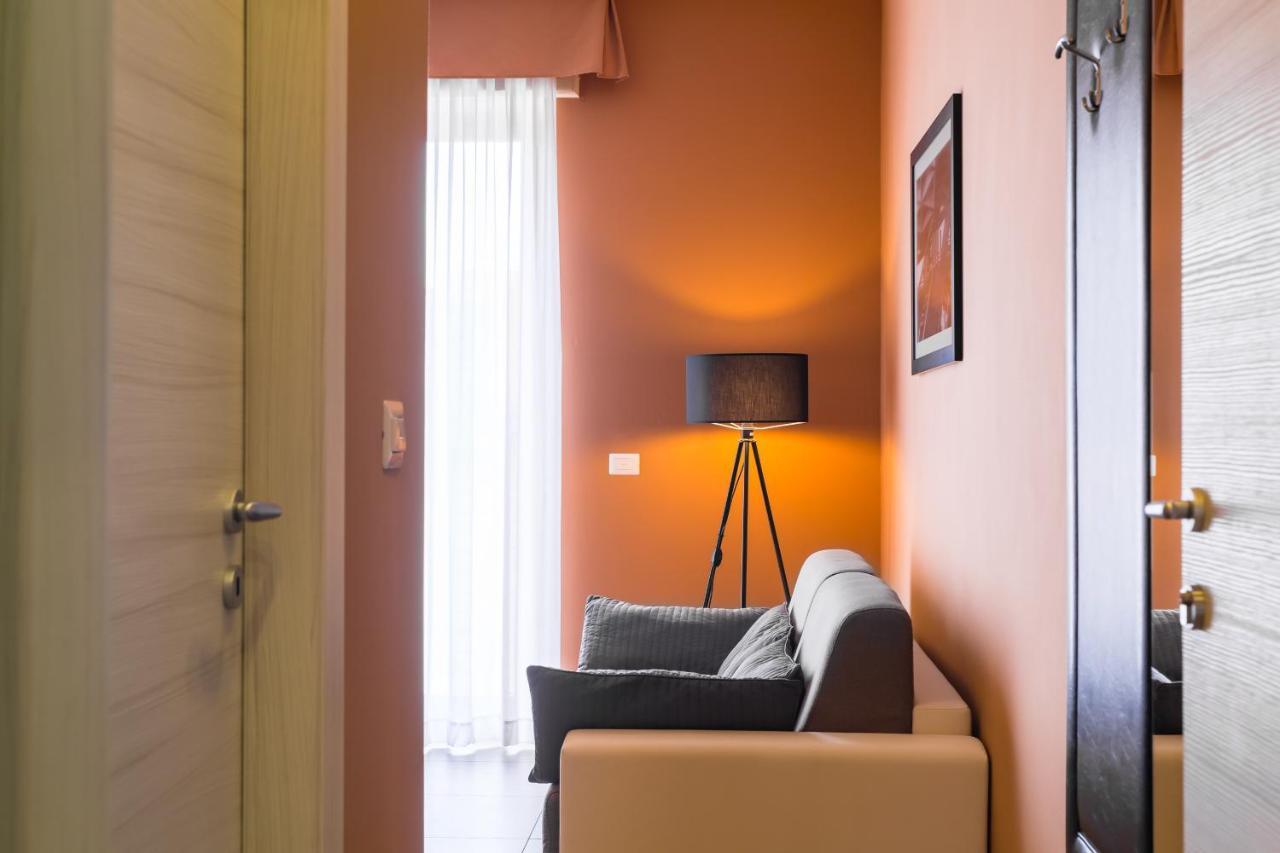 Bh Napoli Railway Hotel Екстериор снимка
