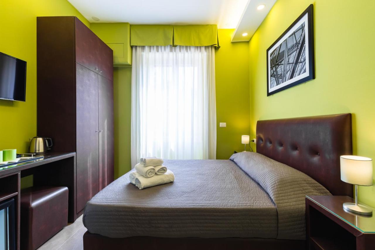 Bh Napoli Railway Hotel Екстериор снимка