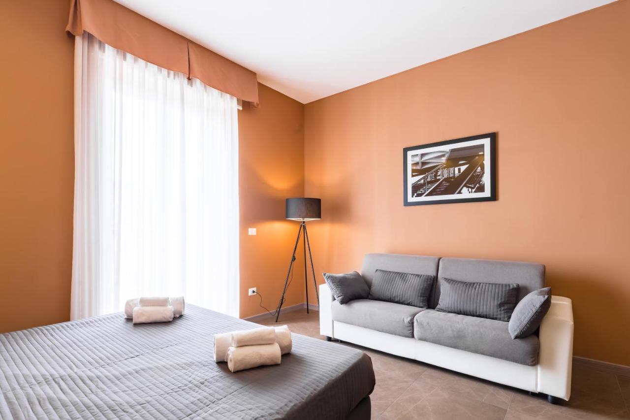 Bh Napoli Railway Hotel Екстериор снимка