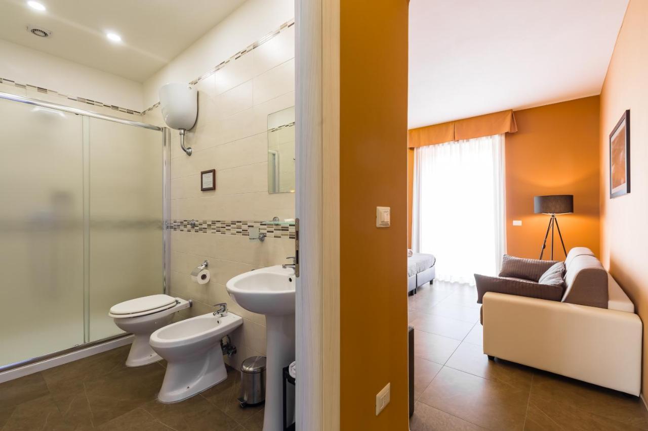 Bh Napoli Railway Hotel Екстериор снимка