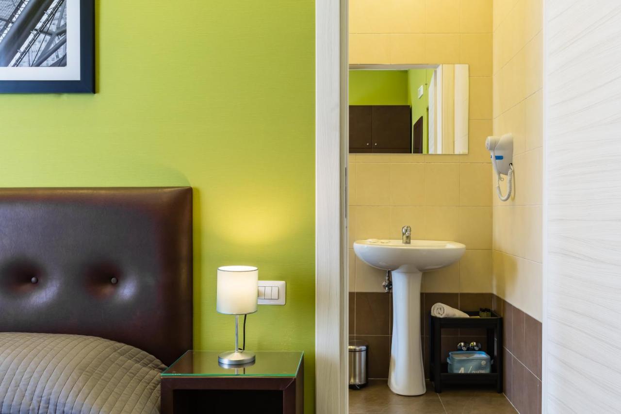 Bh Napoli Railway Hotel Екстериор снимка