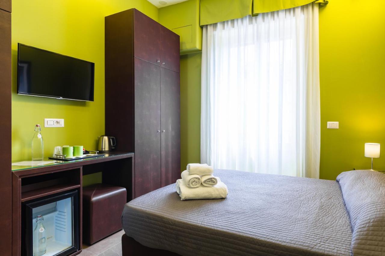 Bh Napoli Railway Hotel Екстериор снимка
