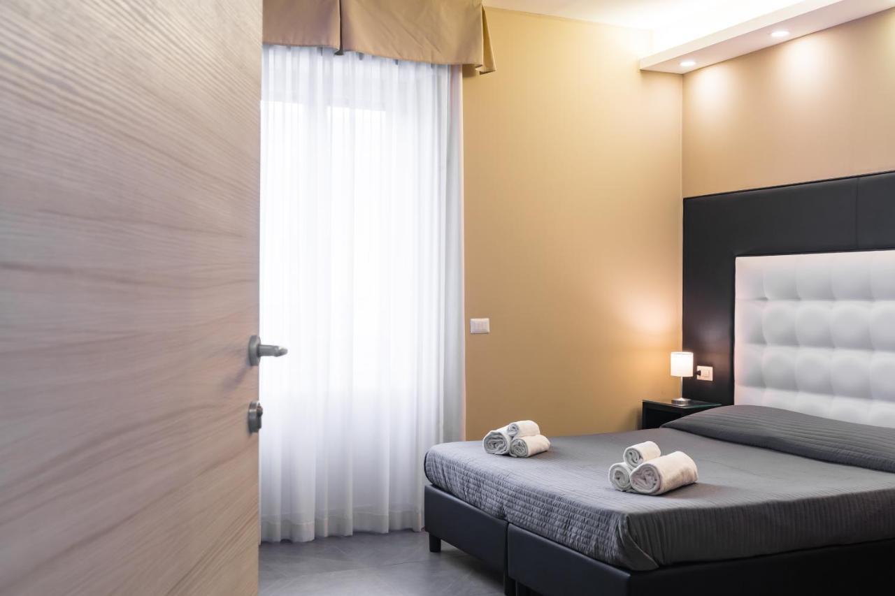 Bh Napoli Railway Hotel Екстериор снимка