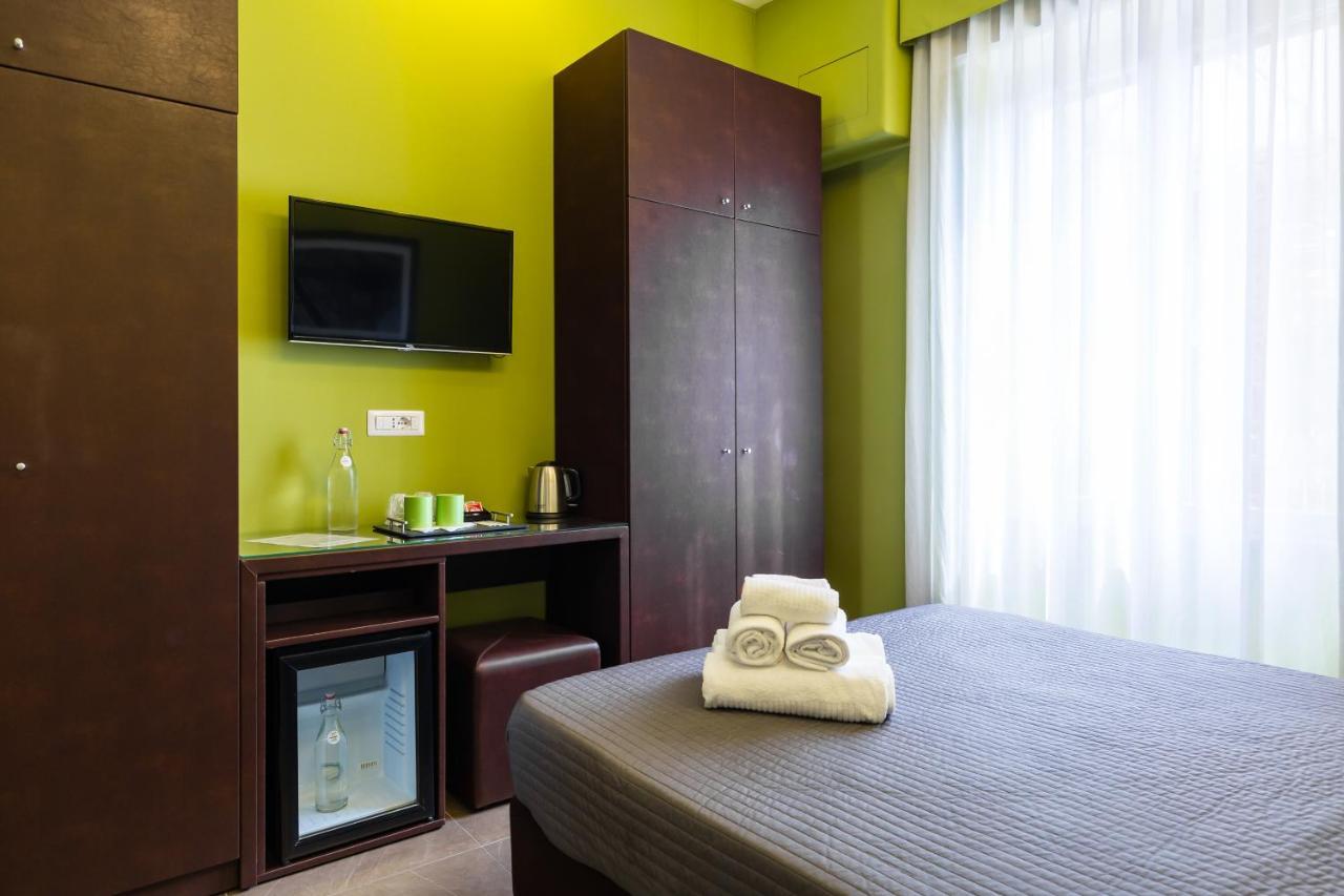 Bh Napoli Railway Hotel Екстериор снимка