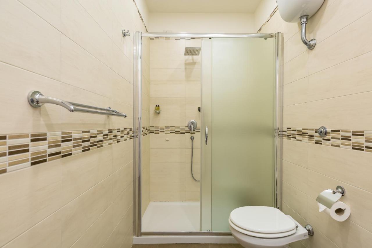 Bh Napoli Railway Hotel Екстериор снимка