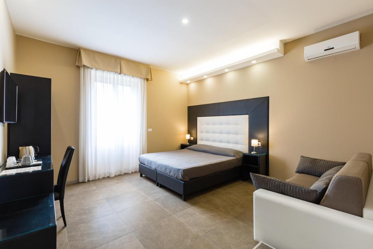 Bh Napoli Railway Hotel Екстериор снимка