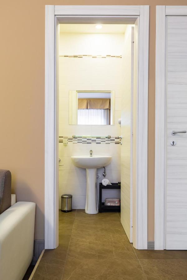 Bh Napoli Railway Hotel Екстериор снимка