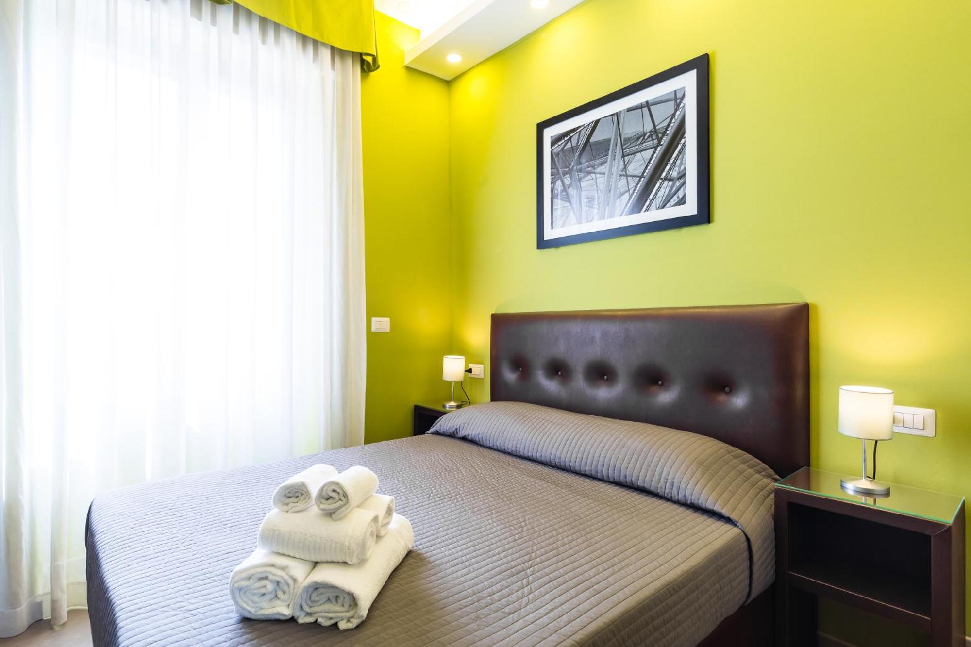 Bh Napoli Railway Hotel Стая снимка